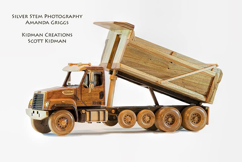 Illustration for article titled I Could Spend All Day Examining This Beautifully Detailed Wooden Truck